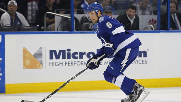 anton-stralman-lightning-spin-o-rama-nhl-960.jpg